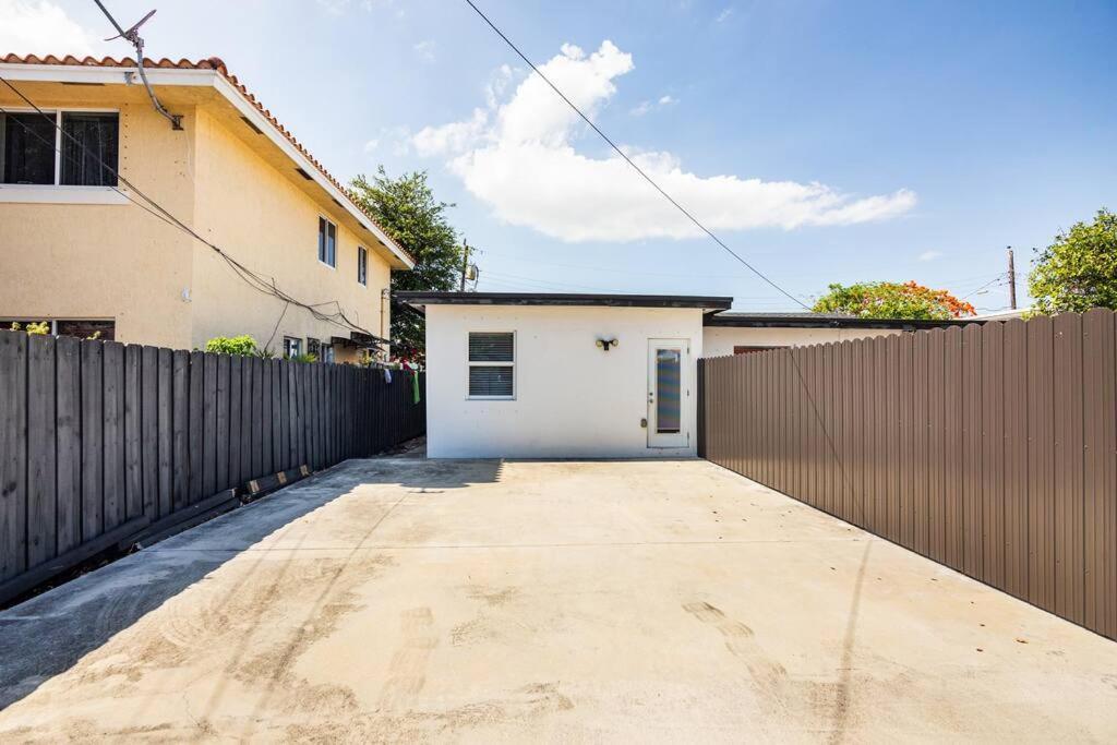 Apartment Cozy Airport, Kingbed, Fenced Parking - Little Havana Near Airport, Wynwood, Calle 8 Brickell, Coral Gables And