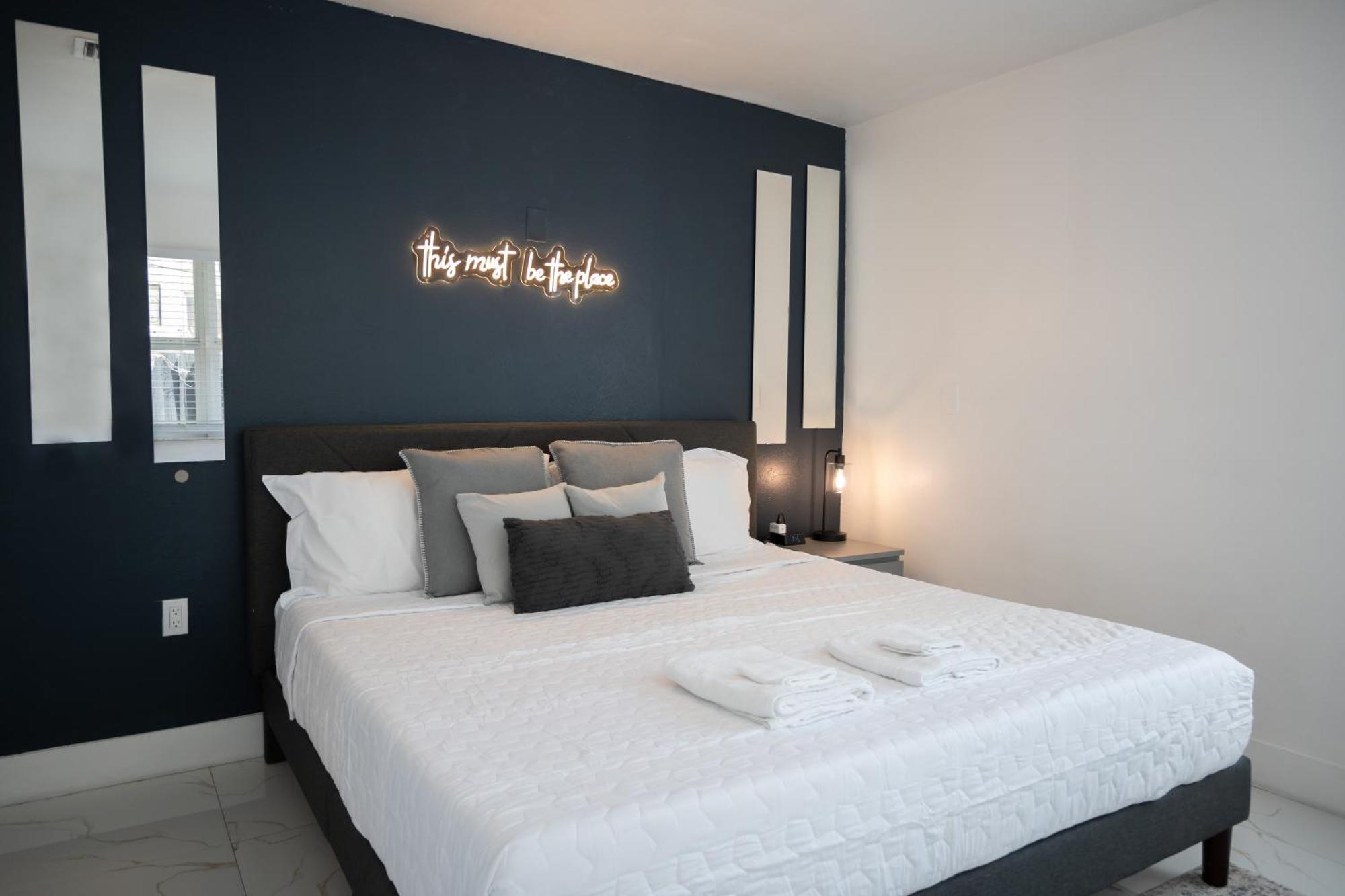 Cozy Airport, Kingbed, Fenced Parking - Little Havana Near Airport, Wynwood, Calle 8 Brickell, Coral Gables And *