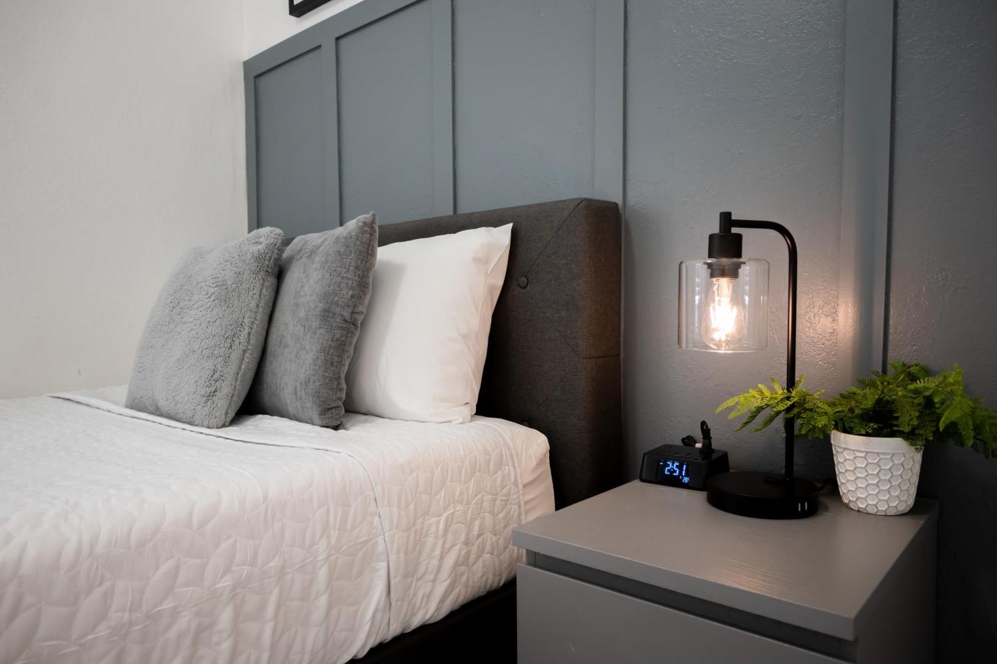 Cozy Airport, Kingbed, Fenced Parking - Little Havana Near Airport, Wynwood, Calle 8 Brickell, Coral Gables And *